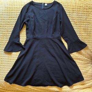 all black long sleeve old navy women’s small dress with flare sleeves above knee